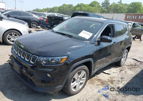 2022 Jeep Compass Latitude 4X4 z USA, uszkodzony, nr VIN 3C4NJDBB0NT208110